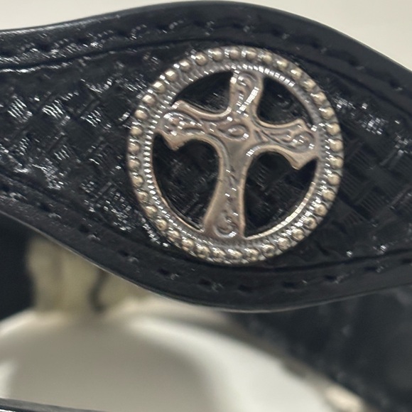 Vintage 1997 Ranger Western Belt Black Tooled Leather Silver Cross Conchos - Picture 5 of 6